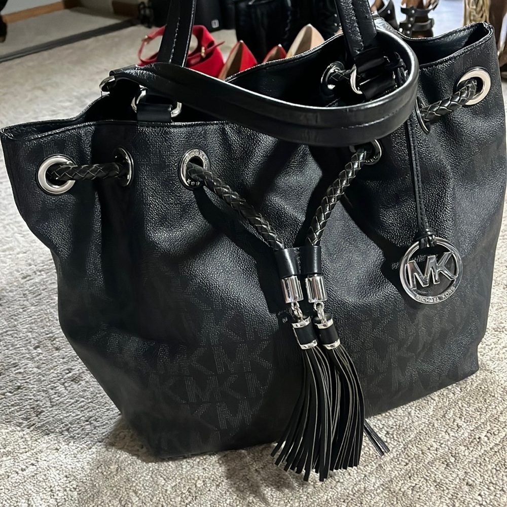 Very good condition large Michael Kors handbag